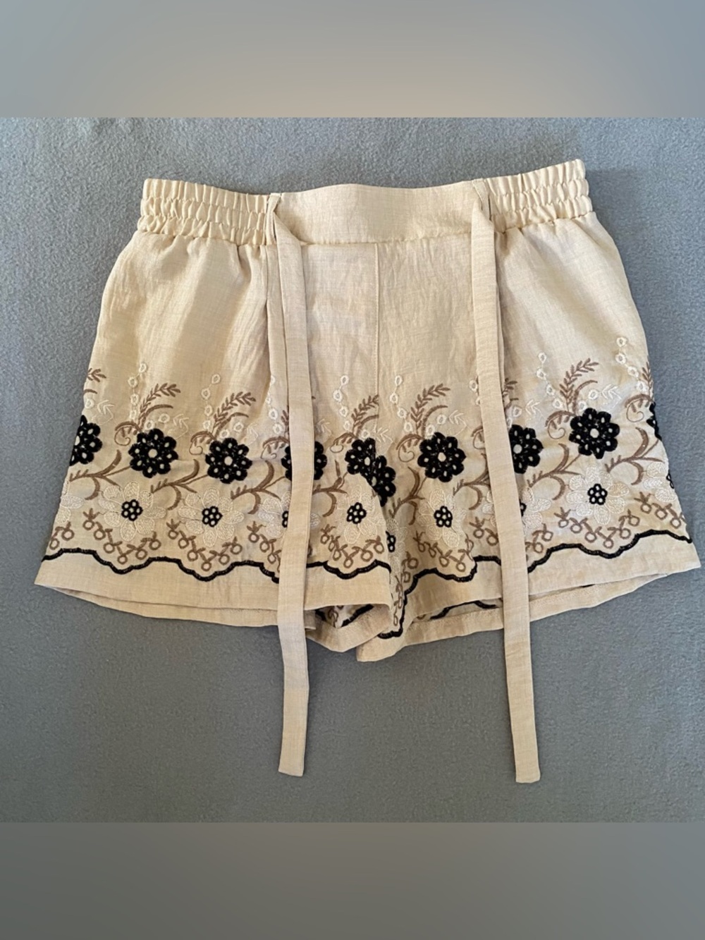 WREN New York Beige Floral Embroidered Shorts Lightweight High-Rise M